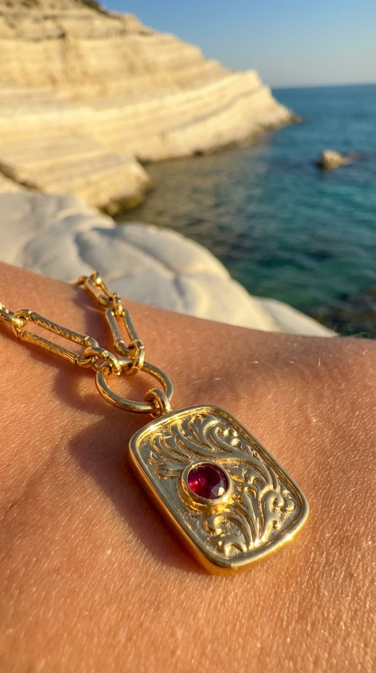 Isolde Chain Pendant Necklace