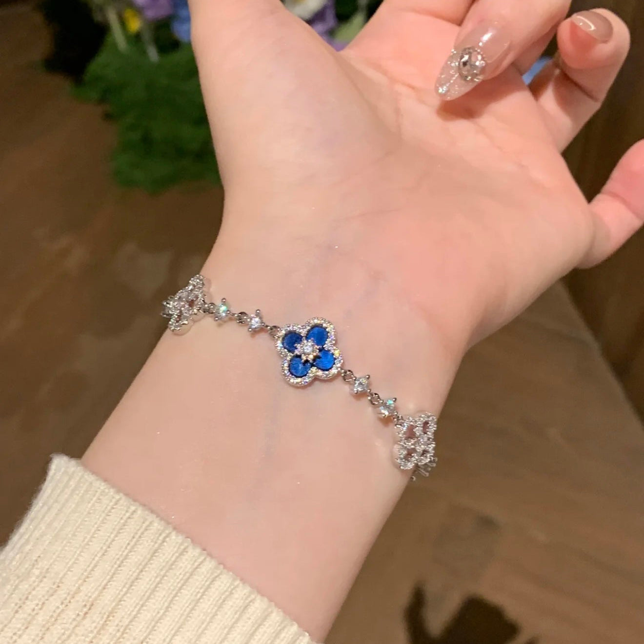 [AuraEcho]CLOVER 5 MOTIF PINK BLUE RED WHITE BRACELET